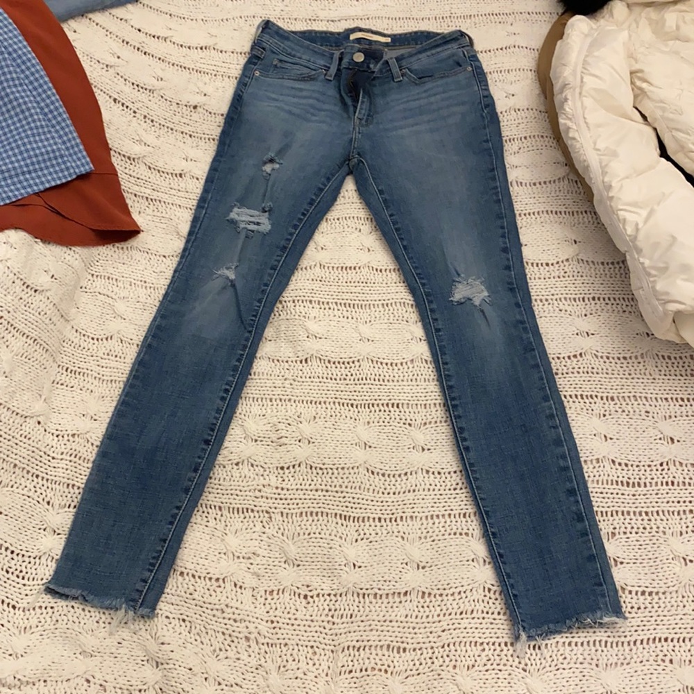 Levi ripped jeans